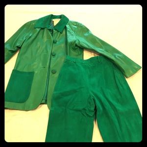 SOLD // YSL VINTAGE Green leather and suede suit Yves Saint Laurent